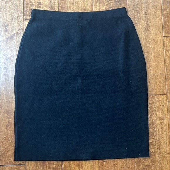 NWT Milano Knitted Stretch Skirt Jet Black Size M - Picture 3 of 7